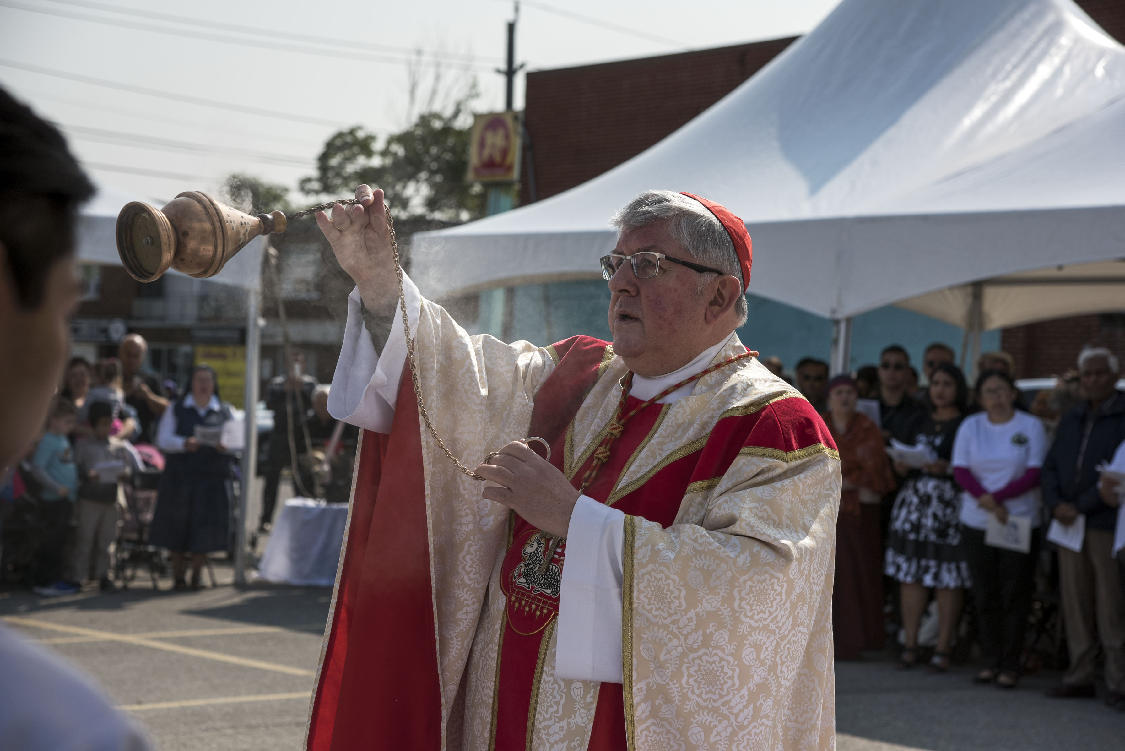 Cardinal Collins saying mass